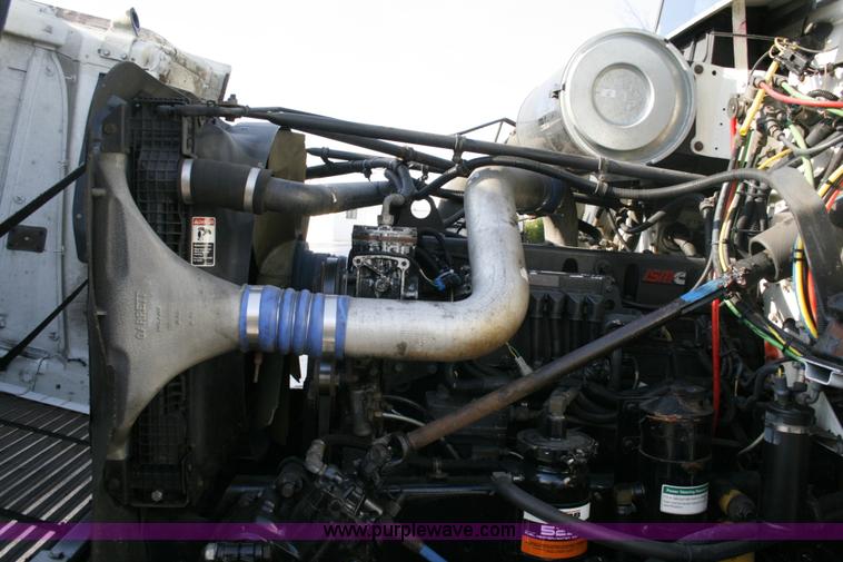 image for item A4941 2001 Freightliner FLD112 semi truck