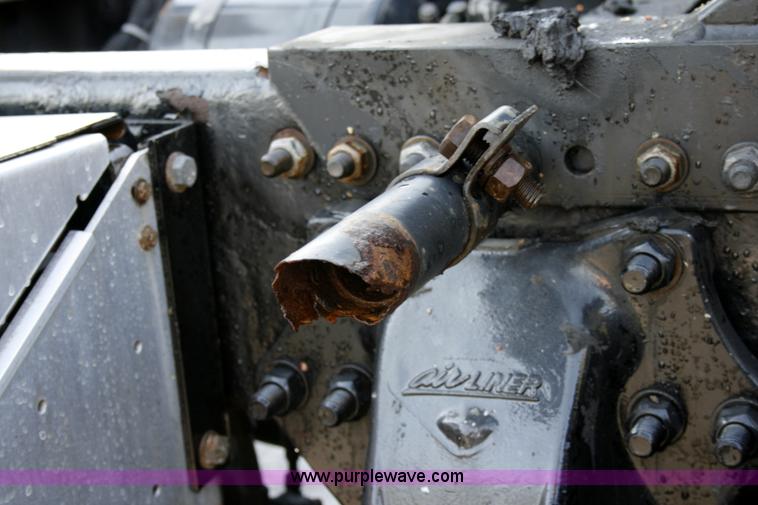 image for item A4941 2001 Freightliner FLD112 semi truck