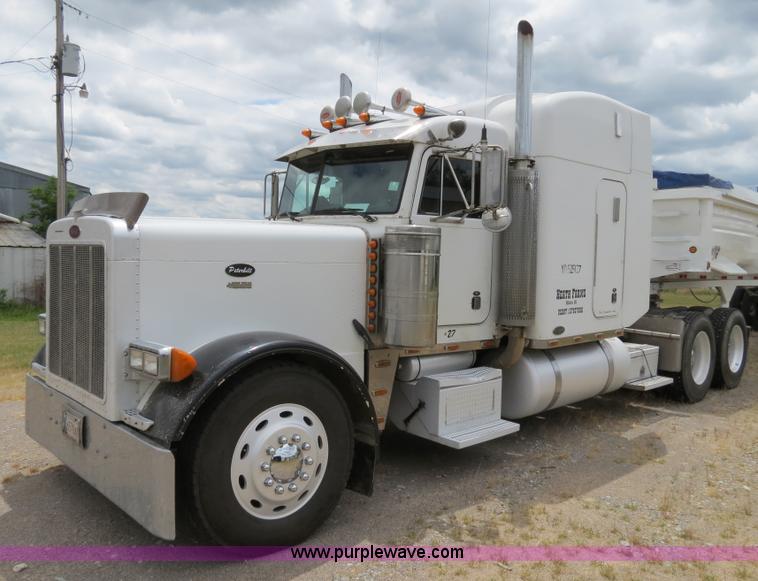 image for item B2373 2000 Peterbilt 379 semi truck