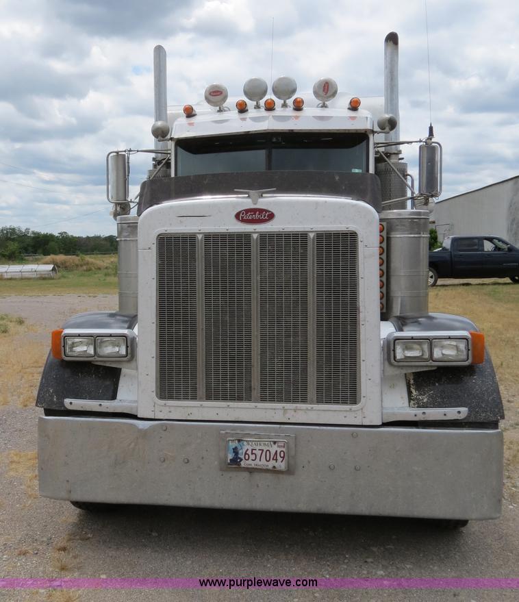 image for item B2373 2000 Peterbilt 379 semi truck