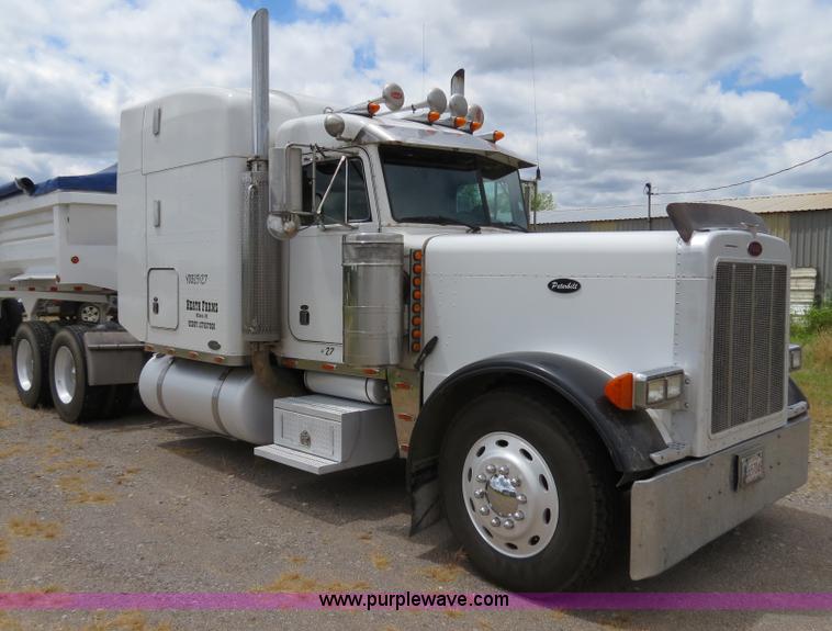 image for item B2373 2000 Peterbilt 379 semi truck