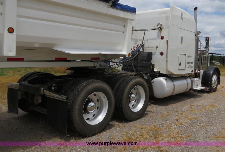 image for item B2373 2000 Peterbilt 379 semi truck