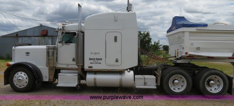 image for item B2373 2000 Peterbilt 379 semi truck