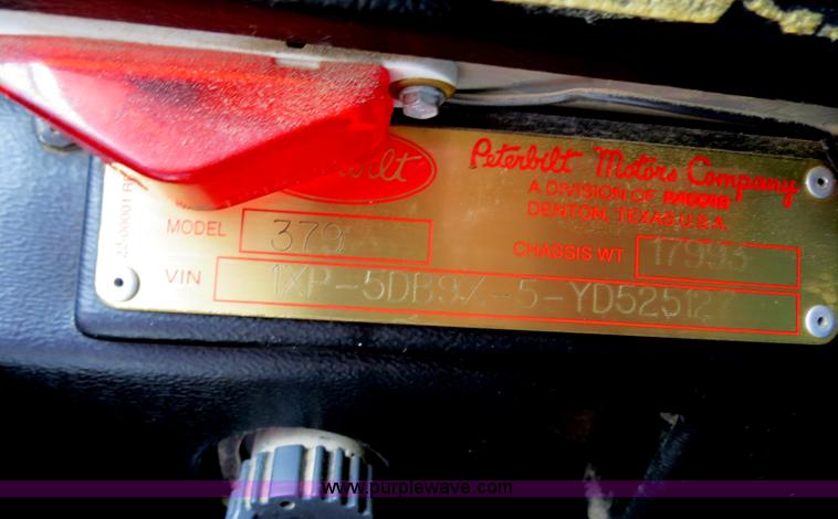 image for item B2373 2000 Peterbilt 379 semi truck