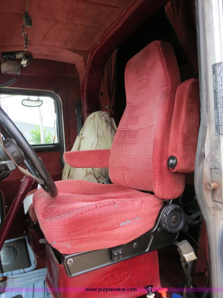 image for item B2373 2000 Peterbilt 379 semi truck