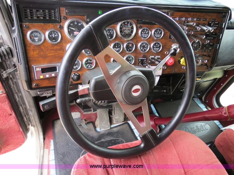 image for item B2373 2000 Peterbilt 379 semi truck