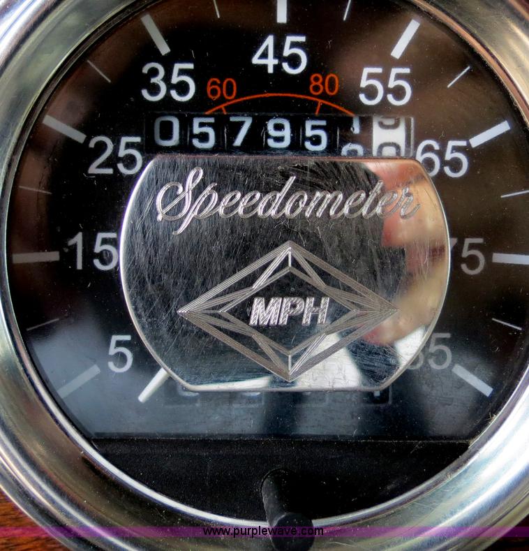 image for item B2373 2000 Peterbilt 379 semi truck