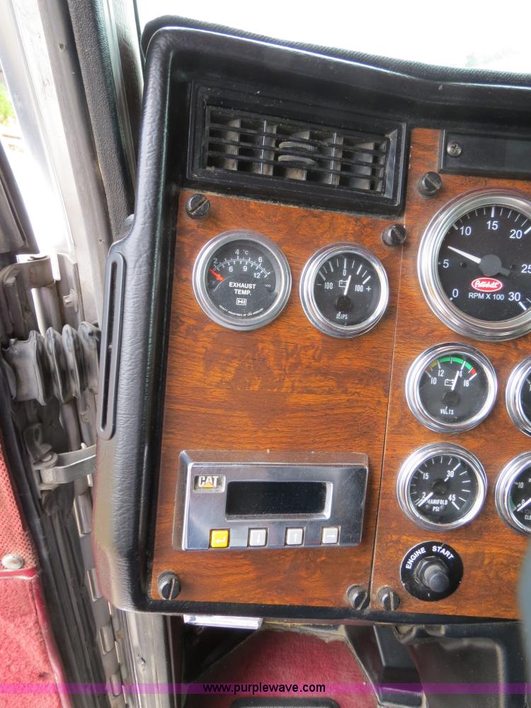 image for item B2373 2000 Peterbilt 379 semi truck