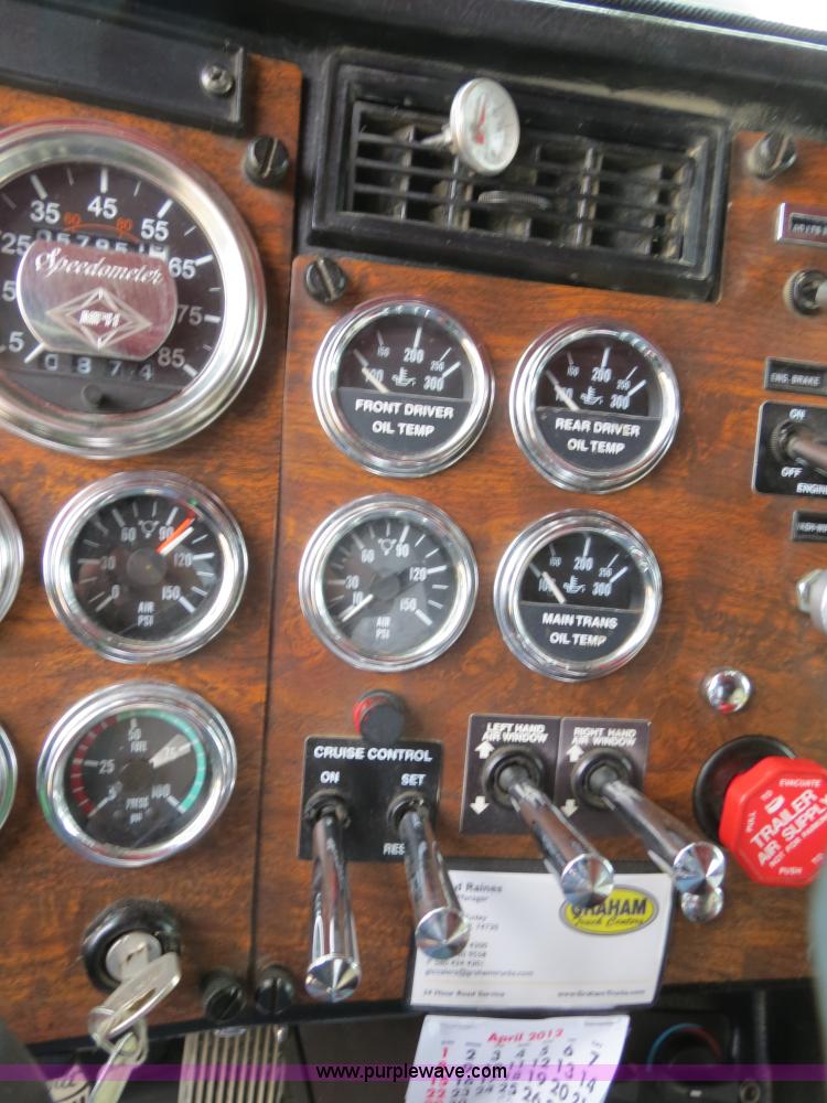 image for item B2373 2000 Peterbilt 379 semi truck