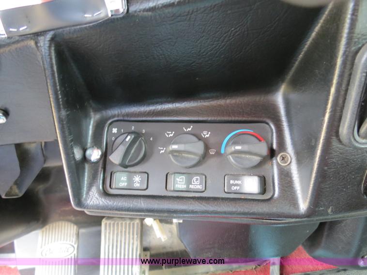 image for item B2373 2000 Peterbilt 379 semi truck