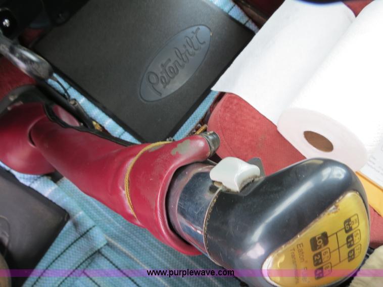 image for item B2373 2000 Peterbilt 379 semi truck