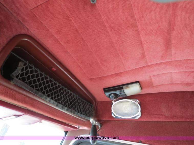 image for item B2373 2000 Peterbilt 379 semi truck