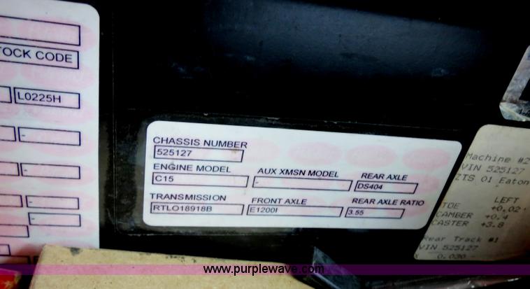 image for item B2373 2000 Peterbilt 379 semi truck