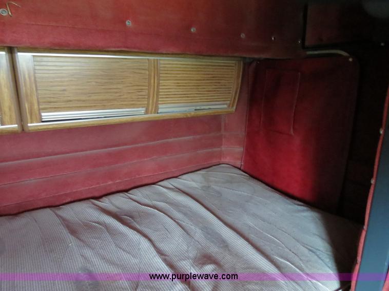 image for item B2373 2000 Peterbilt 379 semi truck