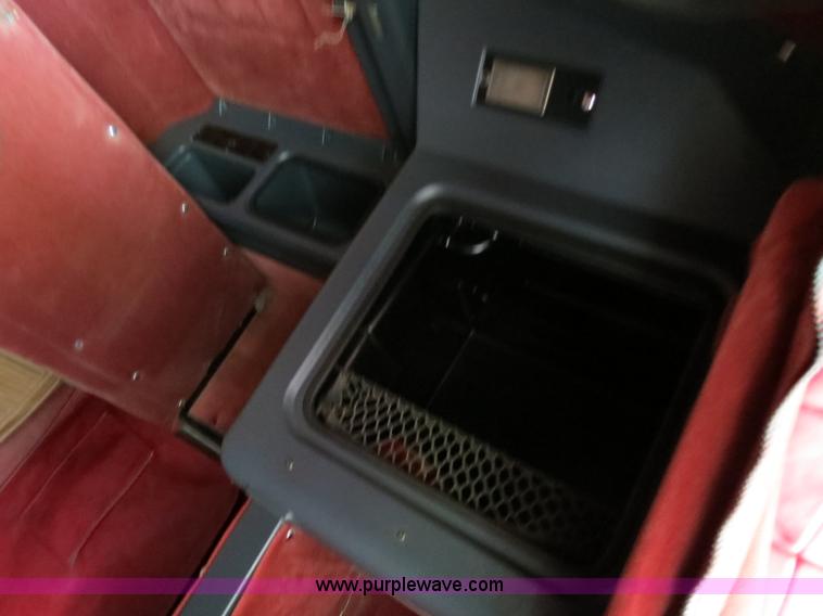 image for item B2373 2000 Peterbilt 379 semi truck