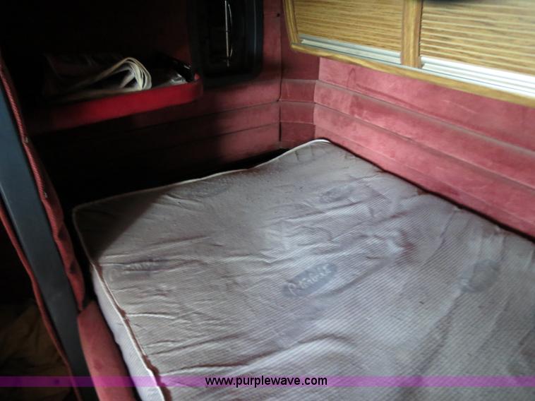 image for item B2373 2000 Peterbilt 379 semi truck