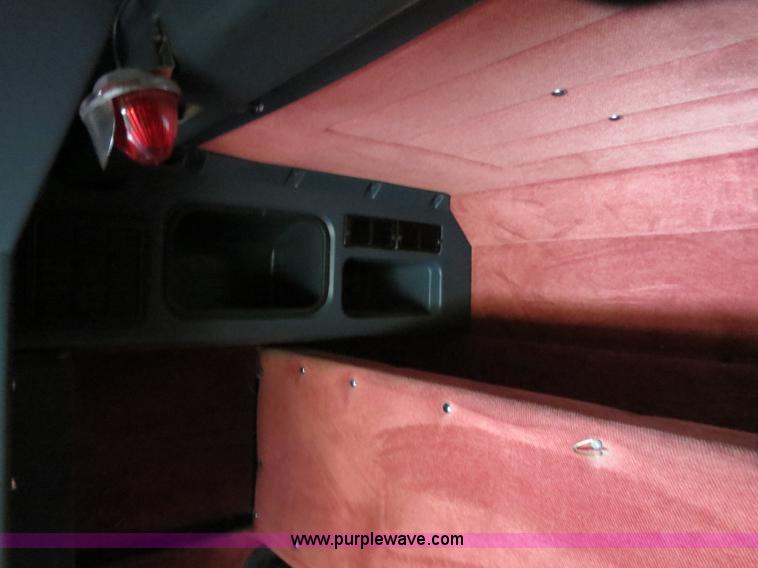 image for item B2373 2000 Peterbilt 379 semi truck