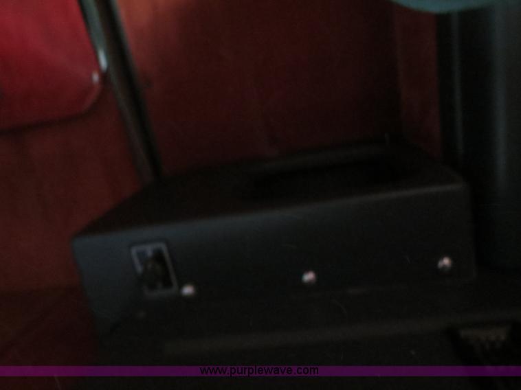 image for item B2373 2000 Peterbilt 379 semi truck