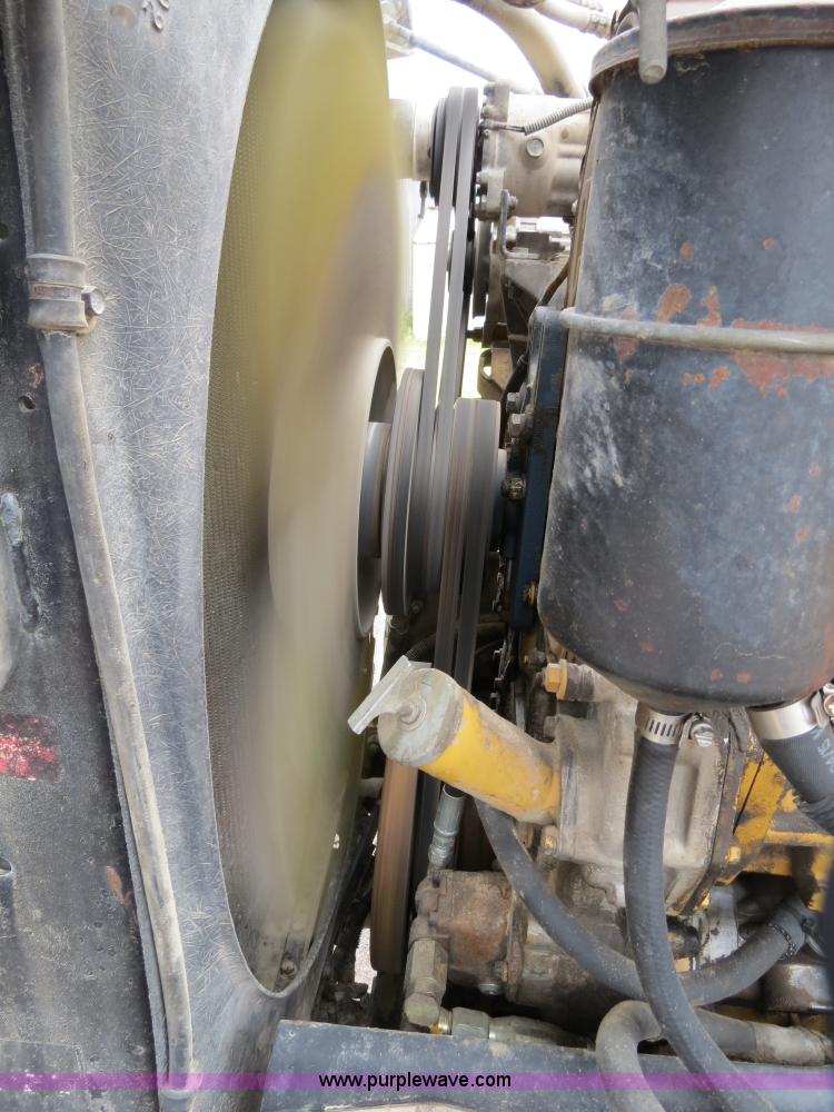 image for item B2373 2000 Peterbilt 379 semi truck