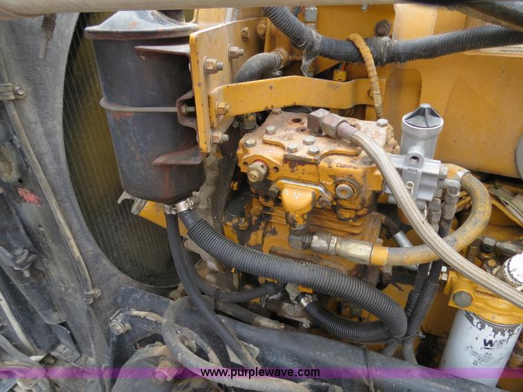 image for item B2373 2000 Peterbilt 379 semi truck