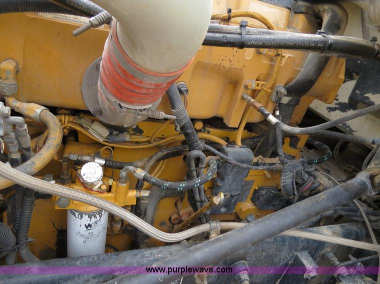 image for item B2373 2000 Peterbilt 379 semi truck