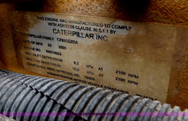 image for item B2373 2000 Peterbilt 379 semi truck