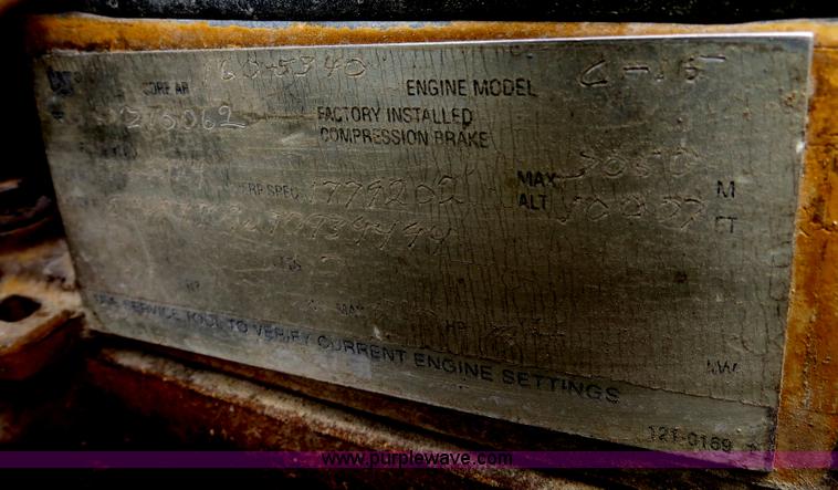 image for item B2373 2000 Peterbilt 379 semi truck