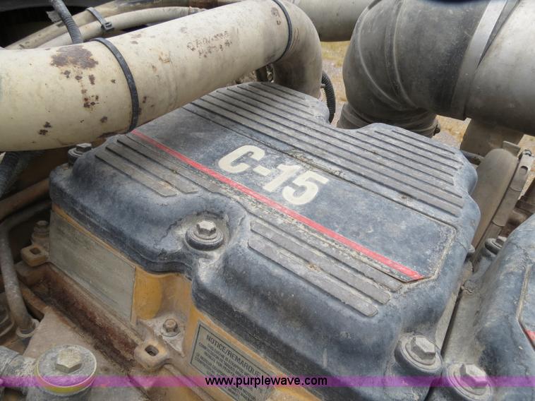 image for item B2373 2000 Peterbilt 379 semi truck