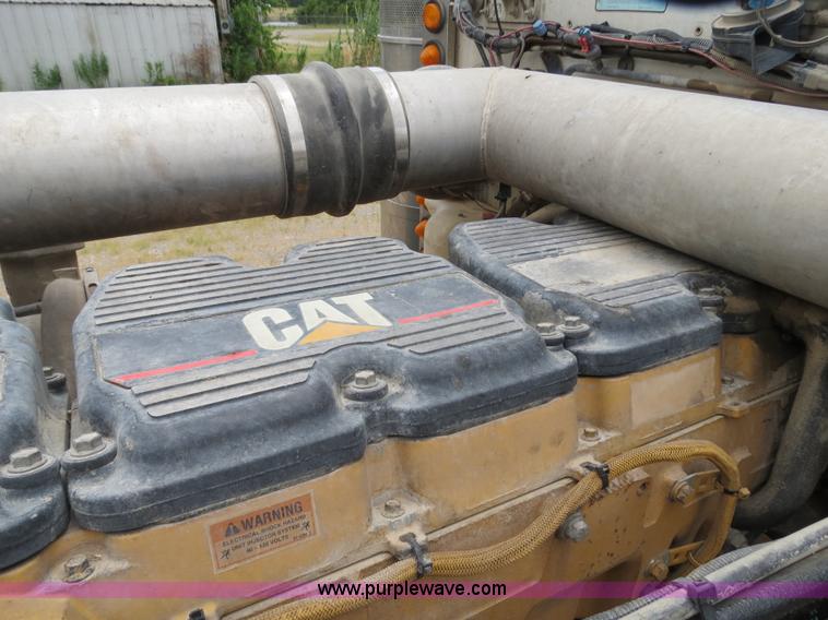 image for item B2373 2000 Peterbilt 379 semi truck