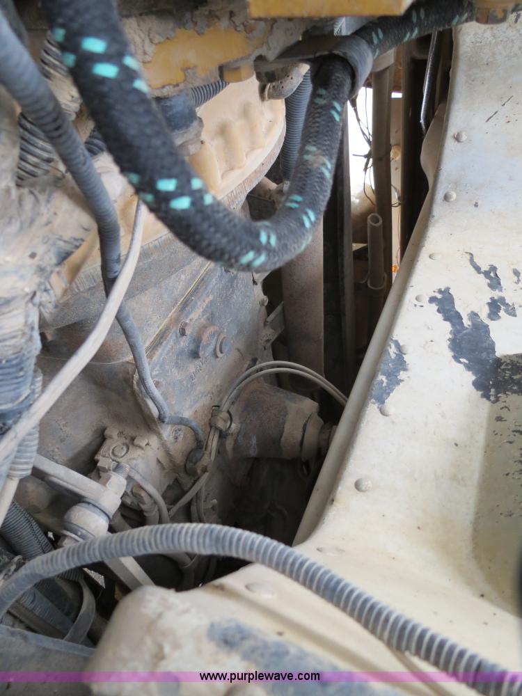 image for item B2373 2000 Peterbilt 379 semi truck