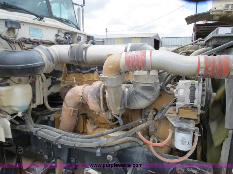 image for item B2373 2000 Peterbilt 379 semi truck