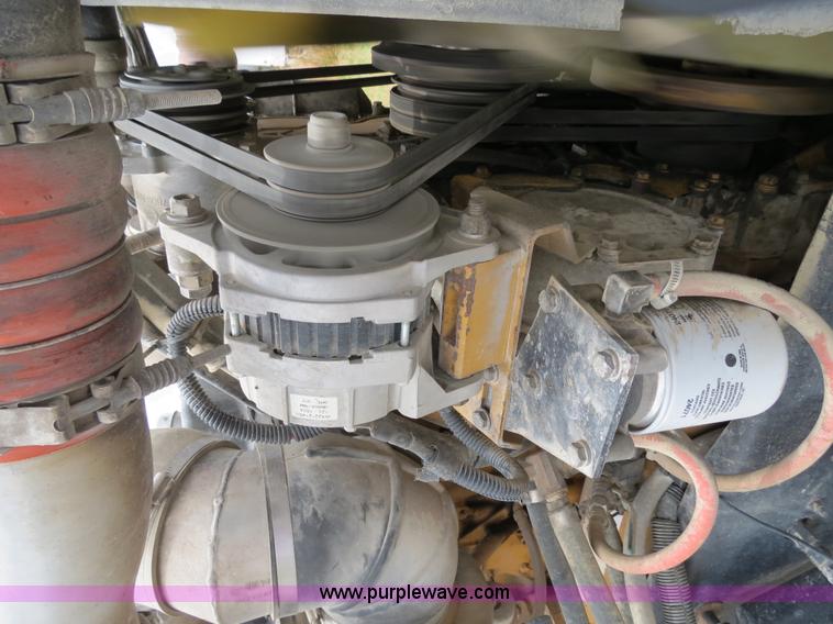 image for item B2373 2000 Peterbilt 379 semi truck