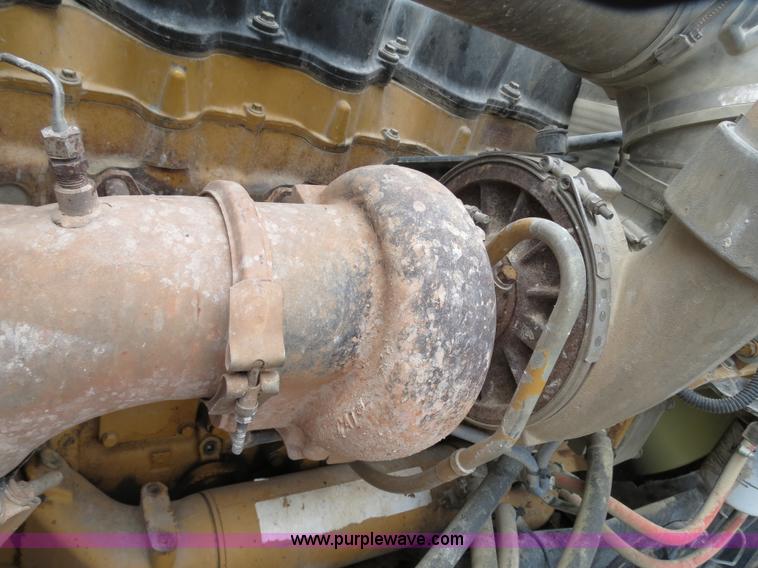 image for item B2373 2000 Peterbilt 379 semi truck