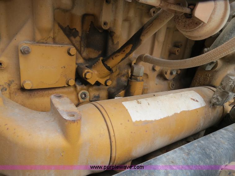 image for item B2373 2000 Peterbilt 379 semi truck