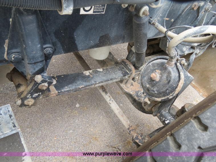 image for item B2373 2000 Peterbilt 379 semi truck