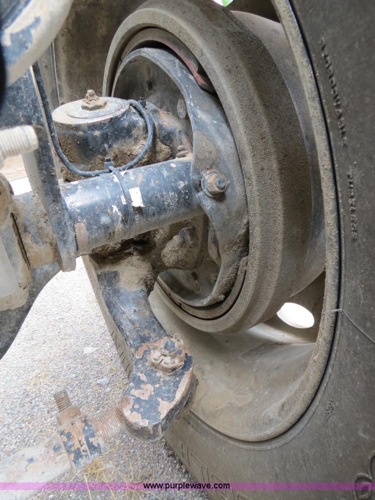 image for item B2373 2000 Peterbilt 379 semi truck