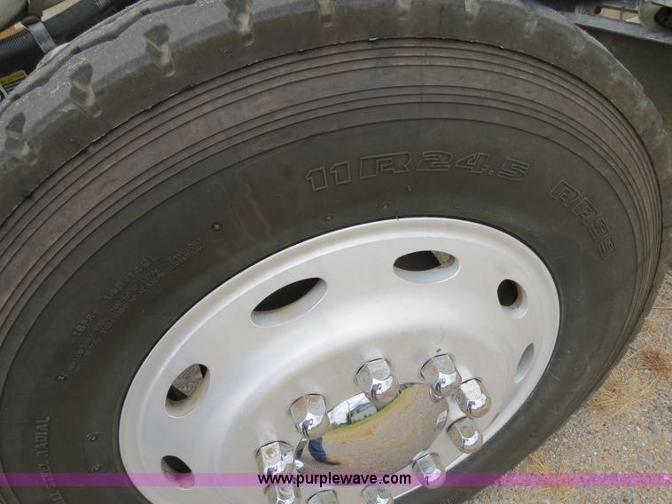 image for item B2373 2000 Peterbilt 379 semi truck