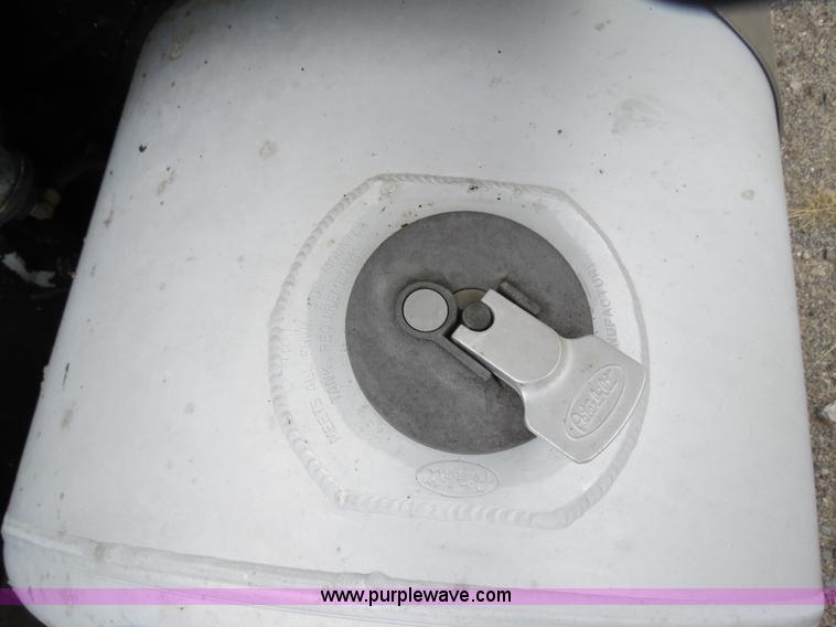 image for item B2373 2000 Peterbilt 379 semi truck