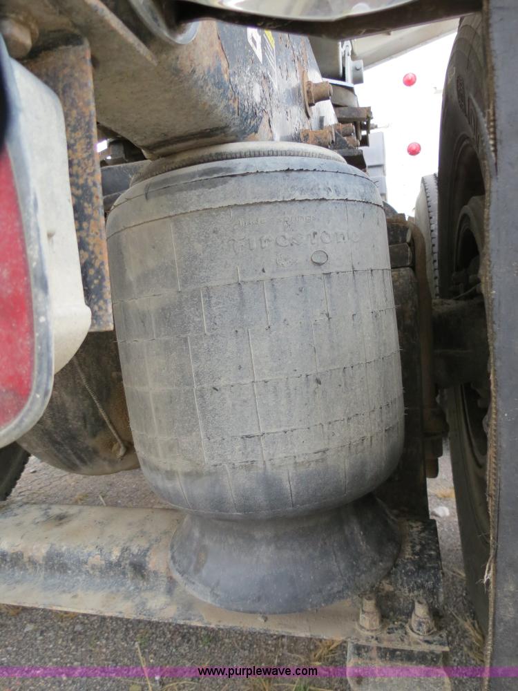 image for item B2373 2000 Peterbilt 379 semi truck