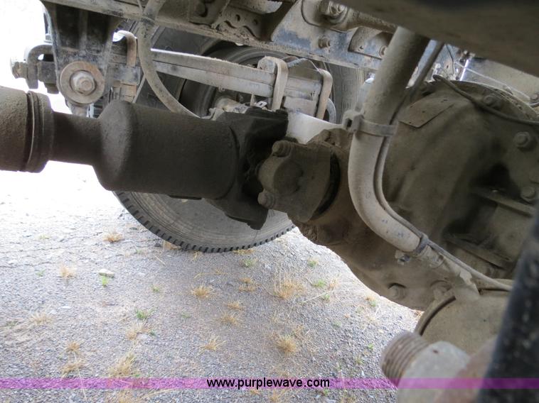 image for item B2373 2000 Peterbilt 379 semi truck