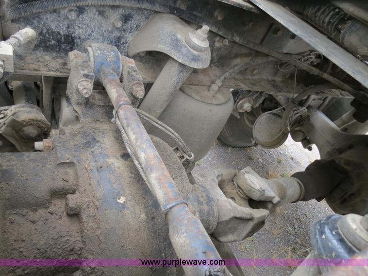 image for item B2373 2000 Peterbilt 379 semi truck