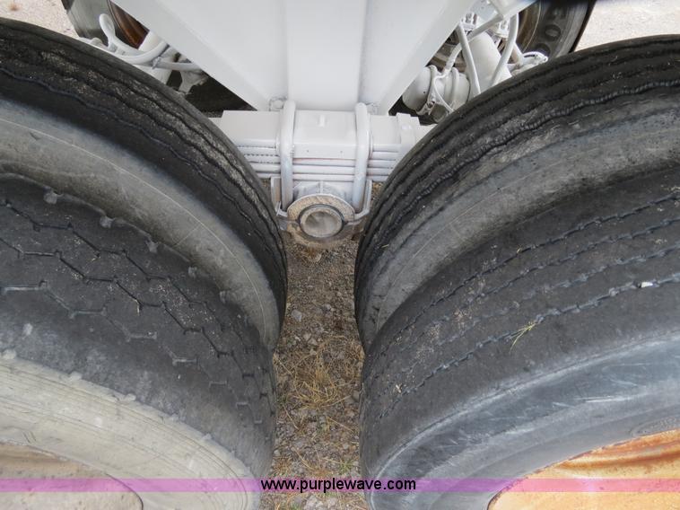 image for item B2374 1994 Lufkin 38' end dump trailer