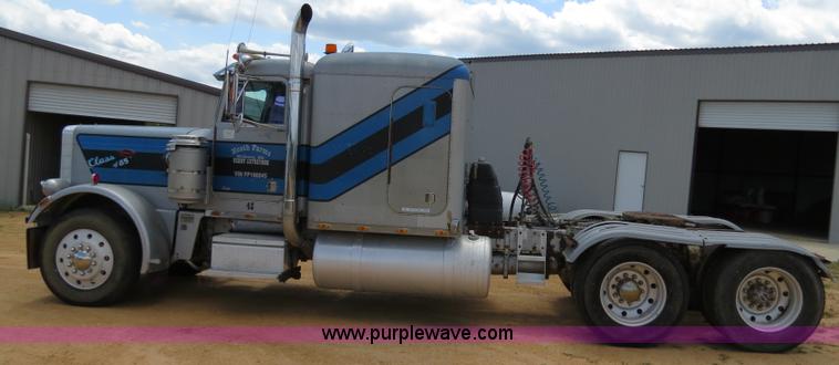 image for item B2375 1985 Peterbilt 359 semi truck