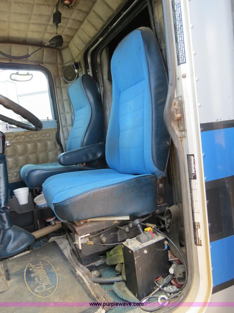 image for item B2375 1985 Peterbilt 359 semi truck