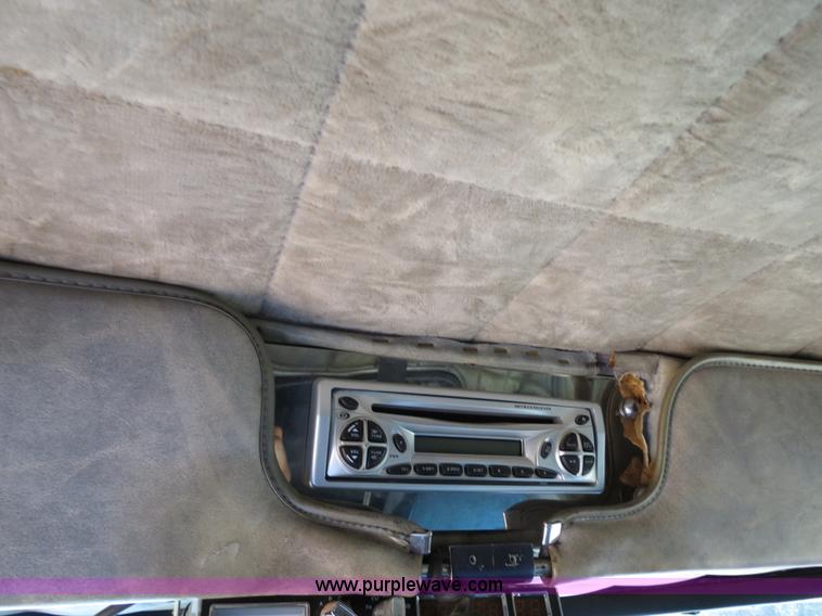 image for item B2375 1985 Peterbilt 359 semi truck