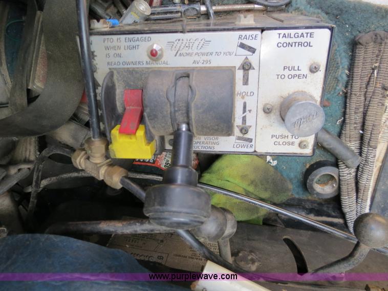 image for item B2375 1985 Peterbilt 359 semi truck