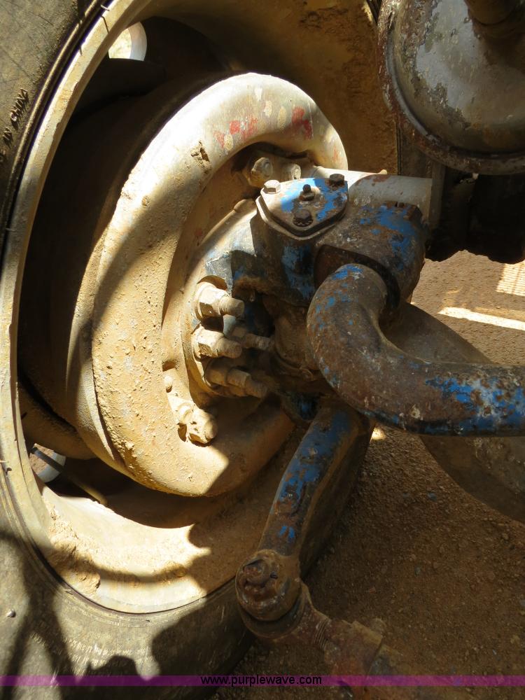 image for item B2375 1985 Peterbilt 359 semi truck