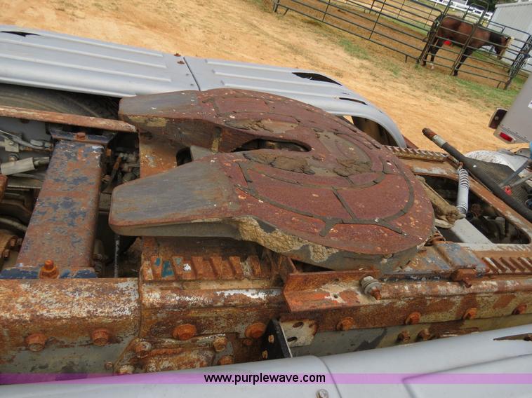 image for item B2375 1985 Peterbilt 359 semi truck