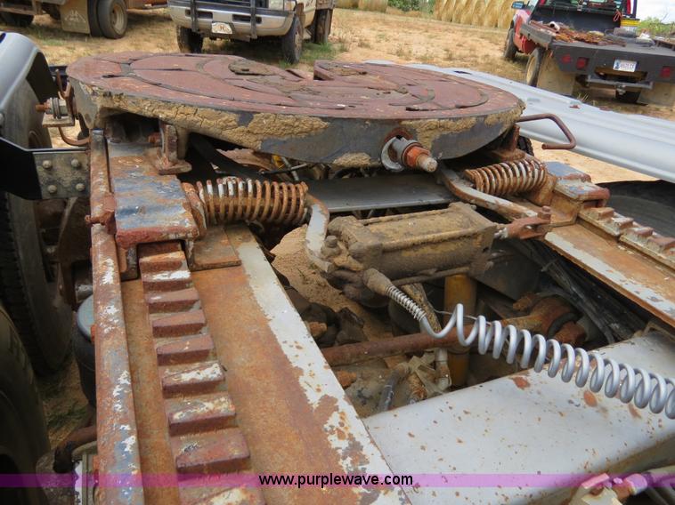 image for item B2375 1985 Peterbilt 359 semi truck