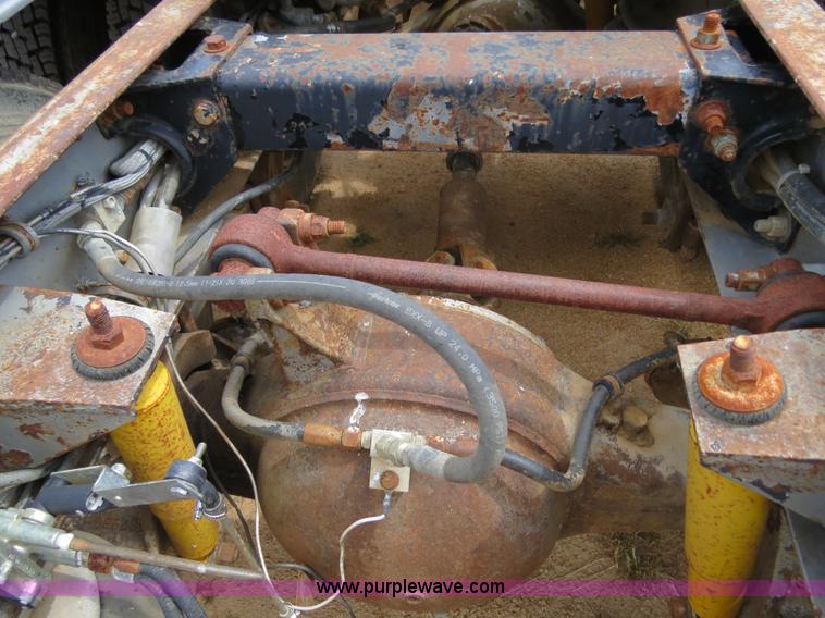 image for item B2375 1985 Peterbilt 359 semi truck